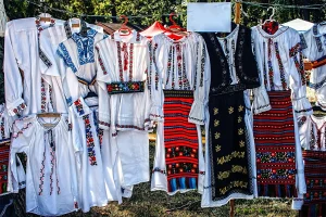 costume traditionale romanesti